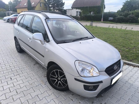 Kia Carens MPV 2.0 CRDi (2009)